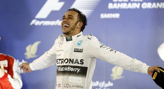 Hamilton prodloužil o tři roky v Mercedesu, vydělá více než 2 miliardy