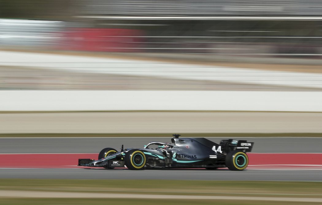Lewis Hamilton během testů před novou sezonou