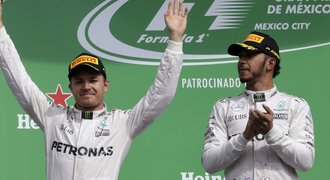 Hamilton v Mexiku slaví, ztrátu na Rosberga stáhl na 19 bodů