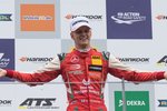 Mick Schumacher dal vzpomenout na tátu Michaela: Krátí si čas stejným způsobem!