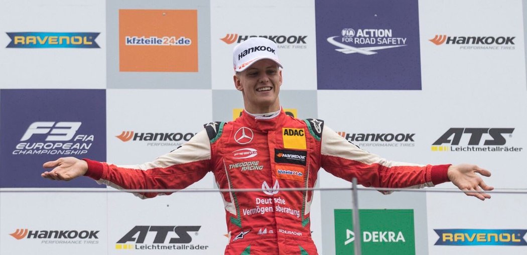 Mick Schumacher září ve Formuli 3