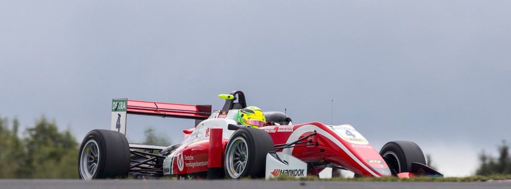 Mick Schumacher září ve Formuli 3