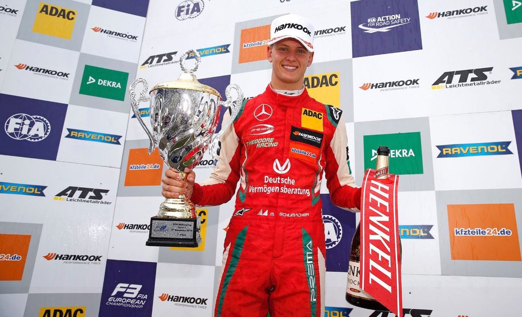 Mick Schumacher září ve Formuli 3