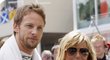 Jenson Button v rozhovoru se zpěvačkou Geri Halliwell před startem Velké ceny Monaka.