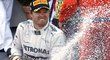 Vítězná sprška šampaňského od Nika Rosberga, který si užívá své vítězství ve Velké ceně Monaka