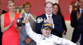 Nico Rosberg kraloval v Monaku, obhájce titulu Vettel dojel druhý