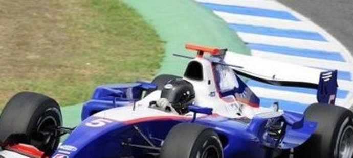 Český jezdec Josef Král si vyzkouší vůz formule 1