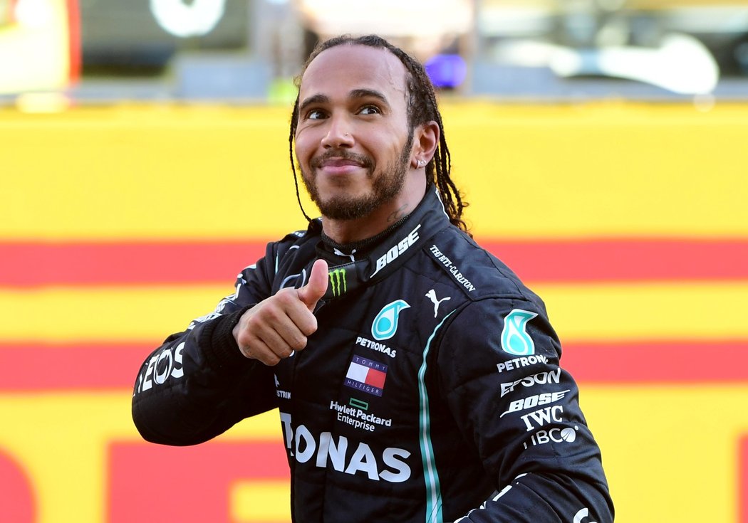 Suverénní lídr formule 1, jezdec Lewis Hamilton