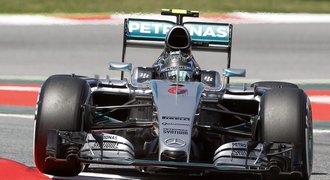 Nadvláda Hamiltona v kvalifikacích skončila, porazil ho Rosberg