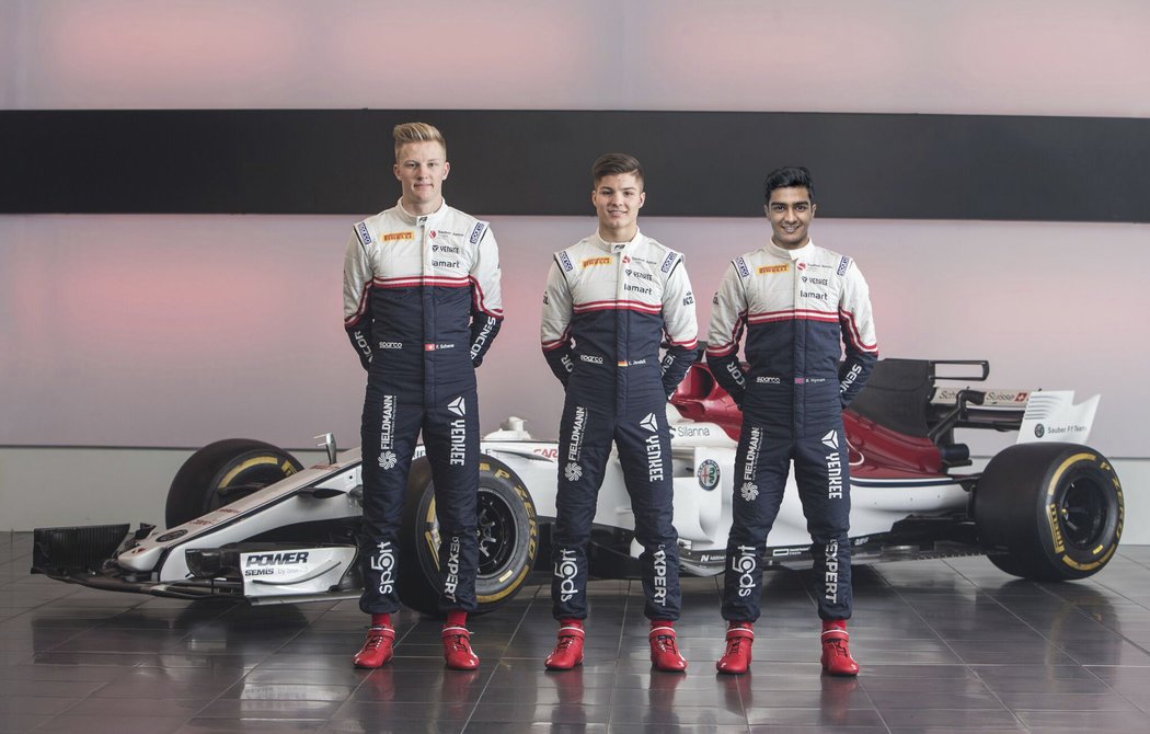 Týmové foto jezdců Sauber Junior Team F3