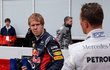 Vettel se kouká povýšeně na Schumachera a má proč - v Německu už je populárnější než legenda