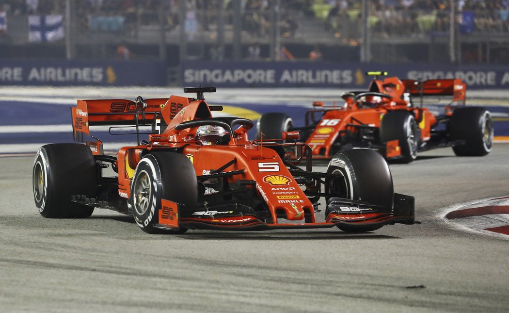 Ferrari dokázalo v Singapuru všechny zastínit