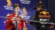 Max Verstappen kropí vítězného Sebastiana Vettela