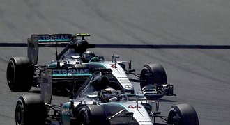 Mercedesy ovládly tréninky před GP Španělska. Vettel zajel třetí čas