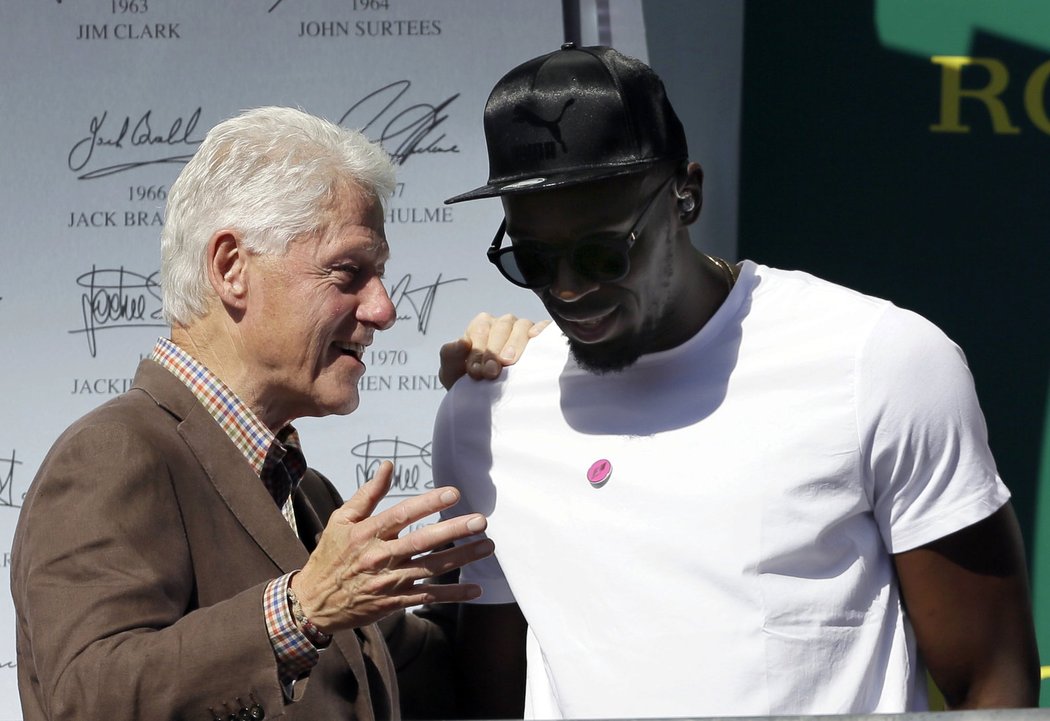 V zákulisí se objevili také bývalý americký prezident Bill Clinton a legendární sprinter Usain Bolt