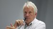 Šestašedesátiletý Charlie Whiting utrpěl plicní embolii