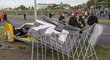 Norský řidič žlutého sporťáku Koenigsegg CCX vrazil do tohoto hrazení a zranil 17 lidí