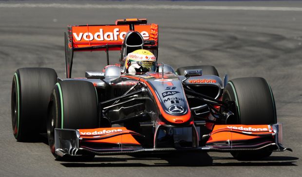 Hamilton ve svém mclarenu Hamilton ve svém mclarenu