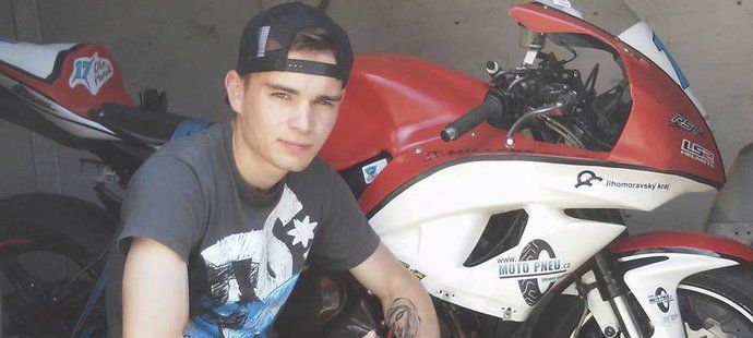 Mladý motocyklista Olin Hanák (†22) o víkendu podlehl smrtelné havárii na přírodním okruhu Františka Bartoše v Ostravě-Radvanicích