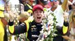 Simon Pagenaud slaví vítězství na Indy 500