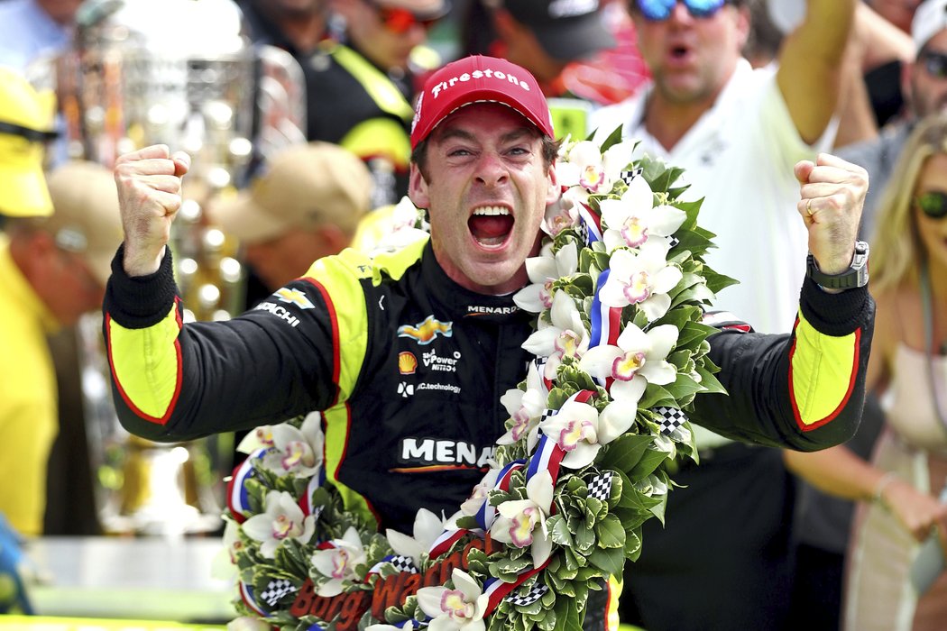 Simon Pagenaud slaví vítězství na Indy 500