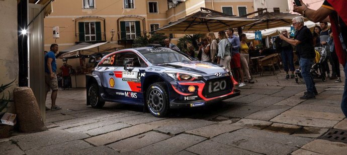 Belgičan Thierry Neuville před startem Italské rallye