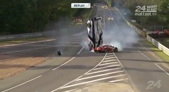 VIDEO: Drsná nehoda v Le Mans. Davidson si zlomil dva obratle