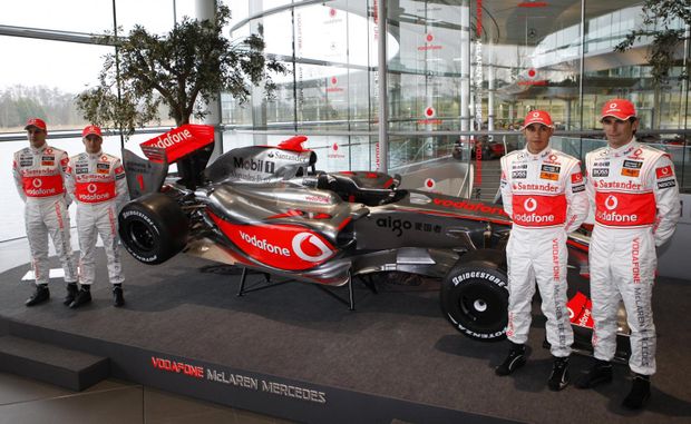 McLaren představil svůj nový monopost za účasti elitních jezdců McLaren představil svůj nový monopost za účasti elitních jezdců
