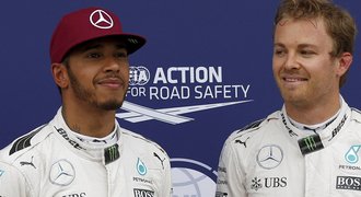 Lauda: Hamilton o vztahu s Rosbergem lže, vzteky rozmlátil pokoj