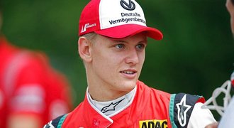 Mladý Schumacher poprvé vyhrál v F3. Na tátově oblíbené trati ve Spa!