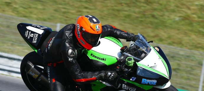 Britský jezdec Gino Rea na testech týmu Montáže Brož Racing