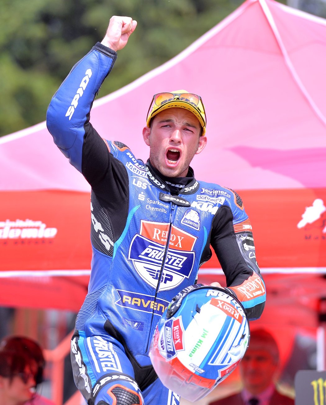 Ohromná radost českého jezdce Jakuba Kornfeila, který ve Velké ceně Brna v kategorii Moto3 dojel na skvělém třetím místě