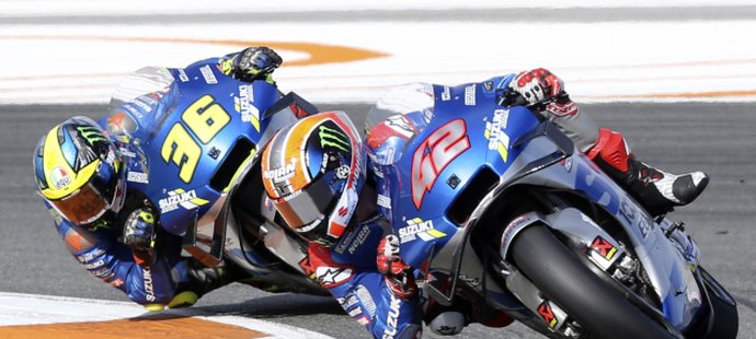 Joan Mir (číslo 36) se stal šampionem MotoGP, stačilo mu sedmé místo