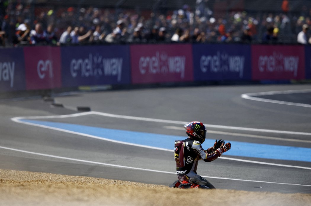 Závod Moto2 v Le Mans ovlivnily i hromadné pády, Filip Salač si dojel pro skvělé druhé místo