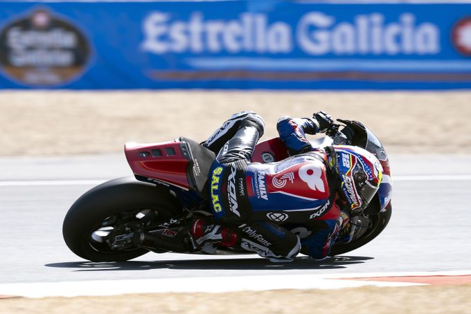 Salačova paráda a český triumf po 16 letech! V Británii slaví premiérové vítězství v Moto2 Salačova paráda a český triumf po 16 letech! V Británii slaví premiérové vítězství v Moto2