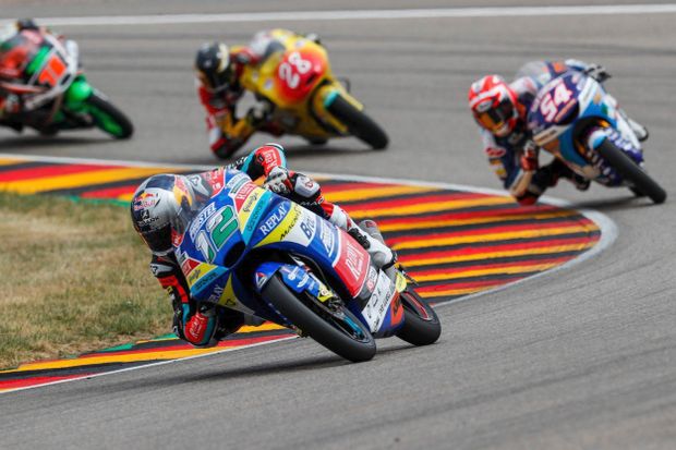 Filip Salač v 17 letech prožívá první sezonu v Moto3. Už třikrát dojel na bodech, jak si povede o víkendu v Brně? Filip Salač v 17 letech prožívá první sezonu v Moto3. Už třikrát dojel na bodech, jak si povede o víkendu v Brně?