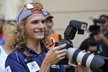 Karel Hanika jako fotograf při vzpomínkové jízdě motocyklistů Brnem