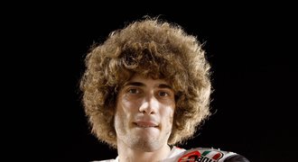 Rok po tragédii: Simoncelli by MotoGP zpestřil, jeho souboje chybějí