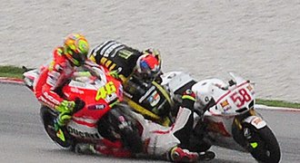 VIDEO: Smrt pod koly! Rossi přejel kamaráda Simoncelliho (†24)