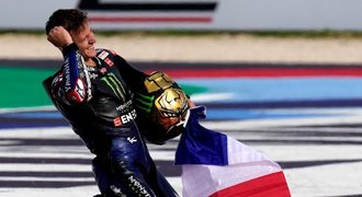 Quartararo slaví triumf v MotoGP, jistotu dal pád. Salač se propadl