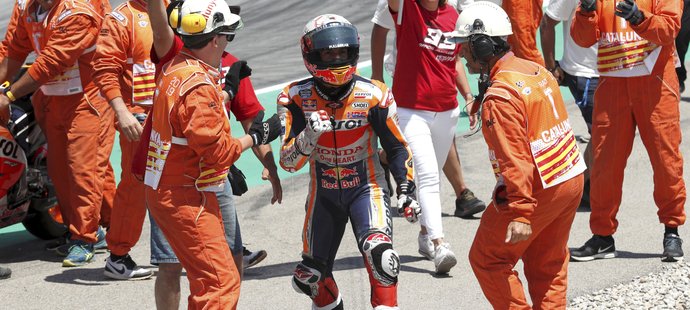 Marc Marquez slaví výhru na Velké ceně MotoGP v Katalánsku