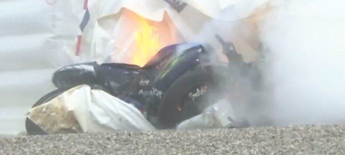 Motorka Mavericka Viňalese v plamenech