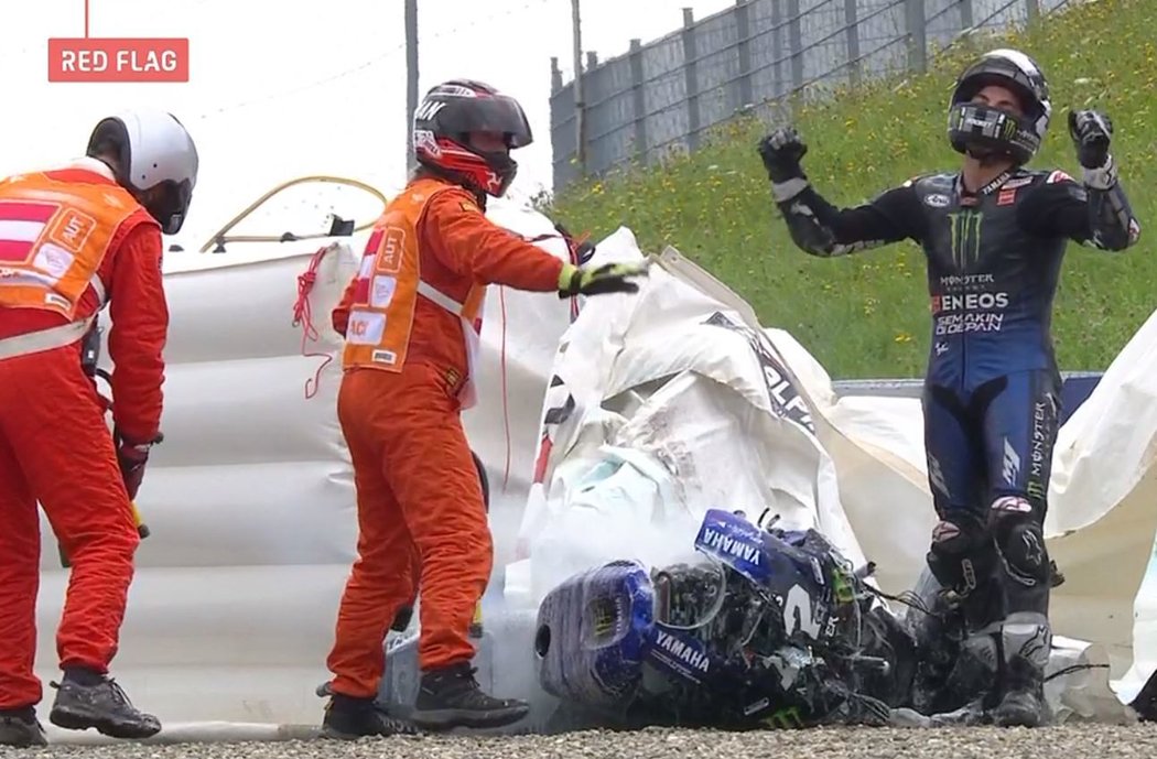 Maverick Viňales seskočil z nebrzdící motorky v rychlosti 227 km/h