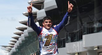 Kornfeil po pádu skončil dvacátý, titul v Moto3 slaví Martín. Abraham nedojel