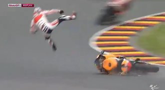 MotoMasakr: Lorenzo a Pedrosa se zranili, do čela jde Márquez