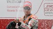 Dani Pedrosa si na stupních vítězů po závodě ve Valencii mohl vychutnat radost z prvního místa