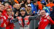 Andrea Dovizioso se raduje z vítězství ve Velké ceně Valencie Moto GP