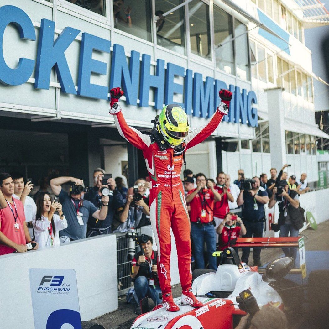 Mick Schumacher jde ve stopách svého otce