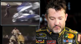 VIDEO: HRŮZA. Šampion NASCAR vyboural soupeře a pak ho přejel