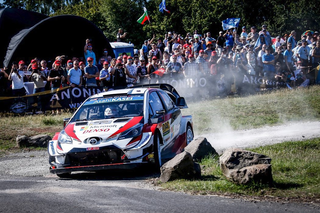 Ott Tänak se svou Toyotou na trati Německé rallye, kde vyhrál už potřetí za sebou